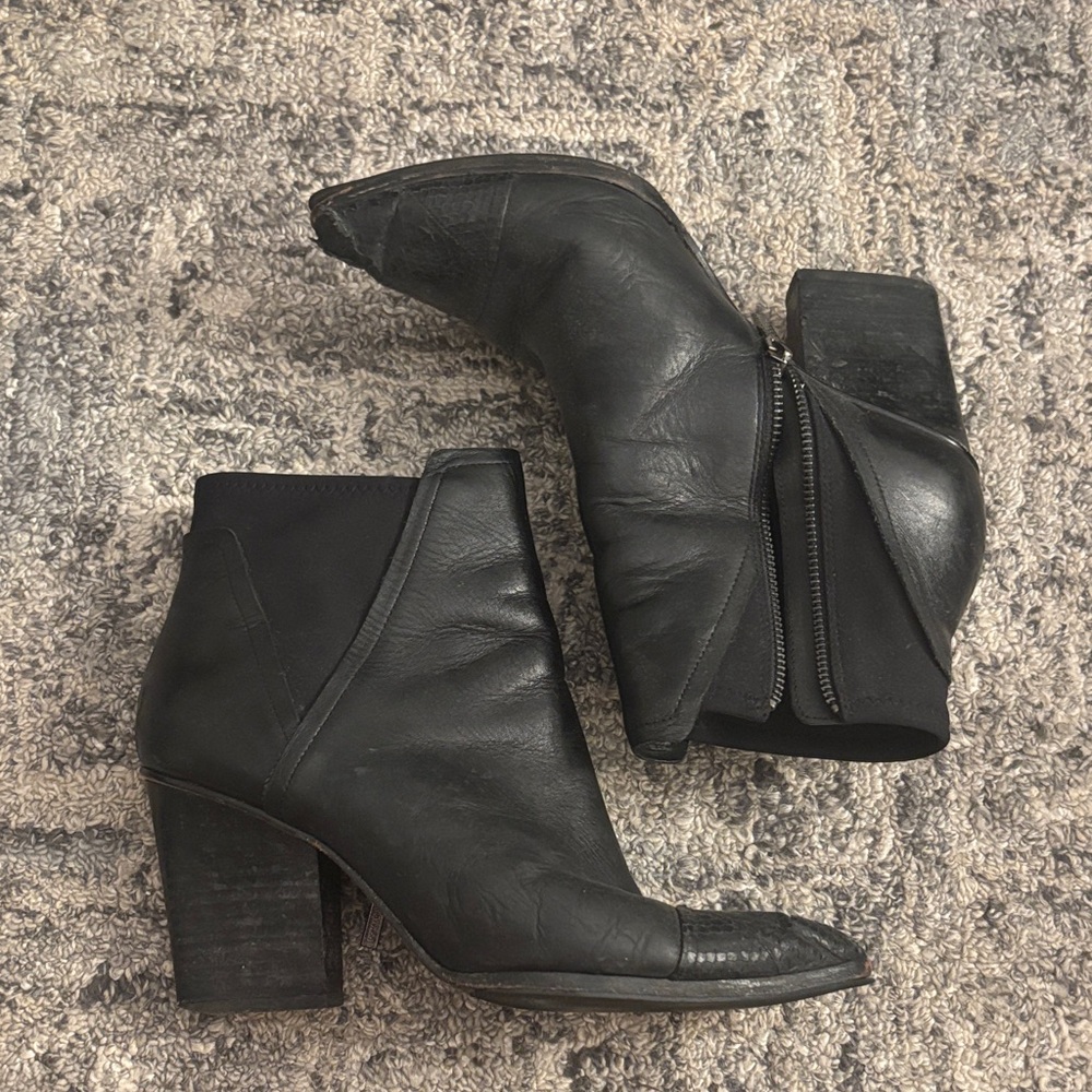 Donald J. Pliner pointed toe leather heeled booties - Picture 3 of 5
